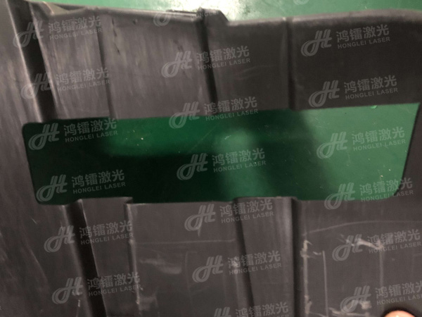 擋泥板內(nèi)襯切孔修邊