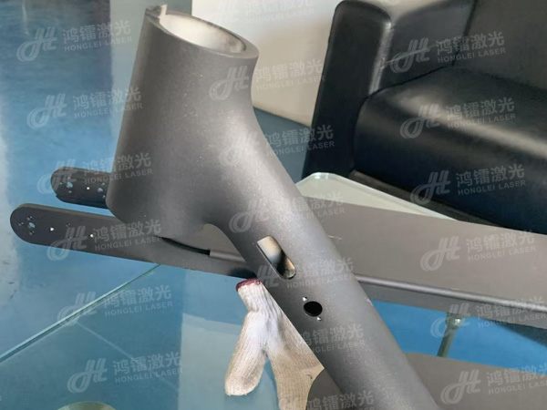 電動(dòng)踏板車前叉激光切孔