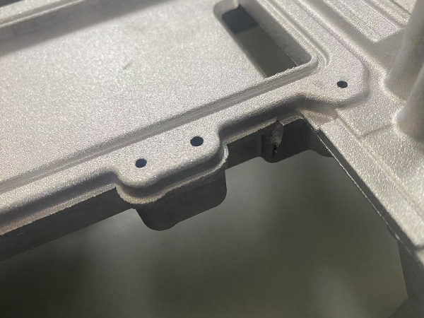 鑄鋁件切水口