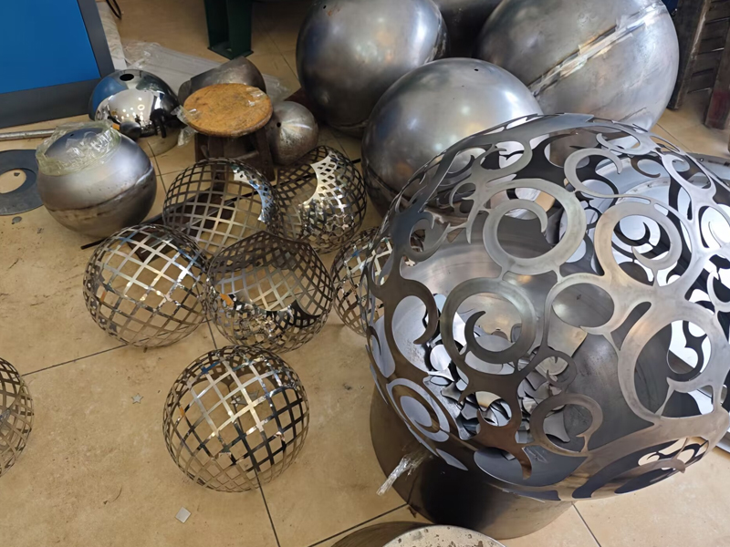 機(jī)器人三維激光切割機(jī)切割不同尺寸球體