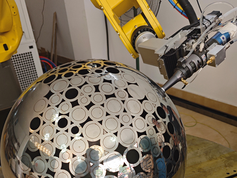 景觀雕塑行業(yè)金屬球體三維激光切孔、鏤空