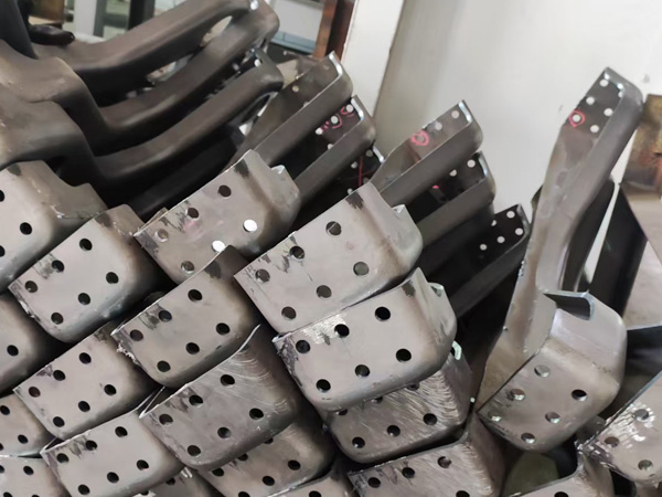 車橋殼體機器人三維激光切孔修邊