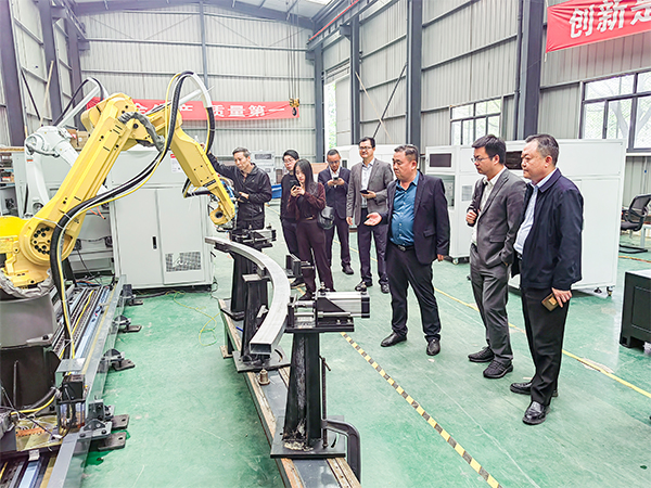 領(lǐng)導(dǎo)考察車間